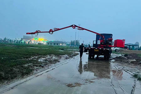 折臂式高速綠籬修剪機調試現場